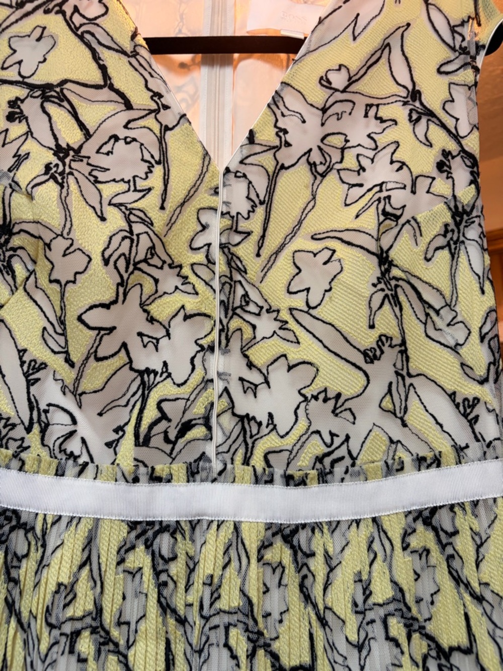 BOSS by Hugo Boss Damune Floral Pleated Midi Dress - NWOT - Size 8 - Picture 6 of 15